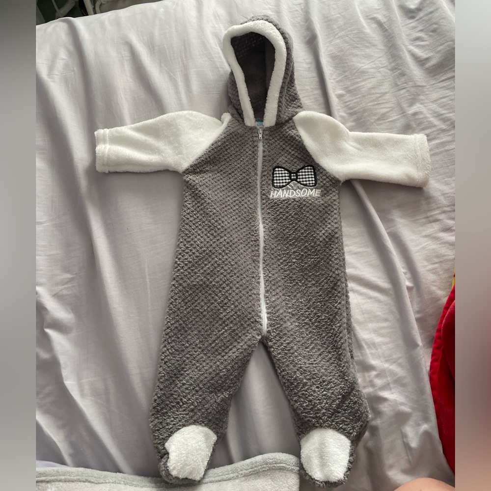 Baby Onesie, Cute and Comfy 3/6 Months